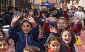 'Güzel İzmir' neşeli çocuklar