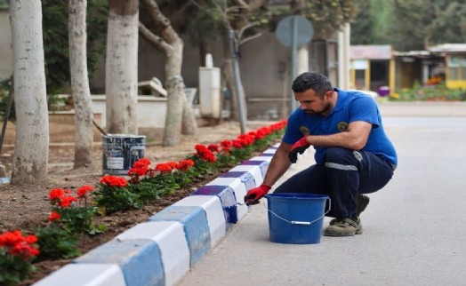Buca'da bayram hazırlığı: Mezarlıklar ve camiler temizlendi