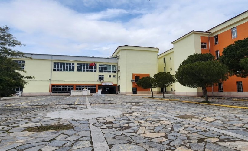 75. Yıl Meslek Lisesi’nin sorunları bitmek bilmiyor: Öğretmenlerden 20 bin TL istendi!