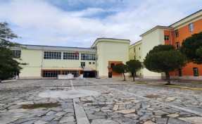 75. Yıl Meslek Lisesi’nin sorunları bitmek bilmiyor: Öğretmenlerden 20 bin TL istendi!