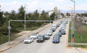 Afyonkarahisar'da tatil trafiği; 14 saatte 349 bin araç geçti