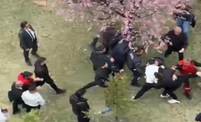 Ankara Üniversitesi'nde boykot uygulayan öğrencilere saldırı girişimi: Soda şişesi fırlattılar