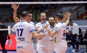 Arkas Spor ilk 4 için sahada