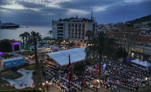 Başkan Denizli: Ramazan, bir ekmeği bölüşmenin ayıdır