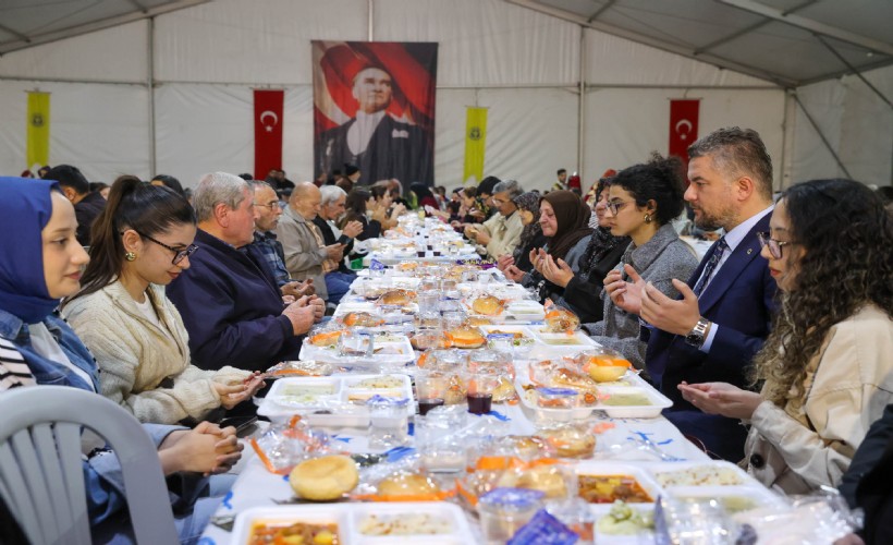 Başkan Duman, Kadir Gecesi’nde vatandaşlarla aynı sofrada buluştu
