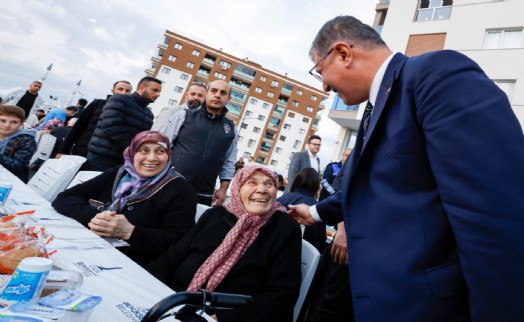 Başkan Tugay: Bu sofralarda geleceğe dair umutlanıyoruz
