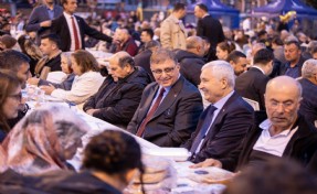 Başkan Tugay Kemalpaşa'da yurttaşlarla iftar yaptı; Bütün gücümüzü sizden alıyoruz