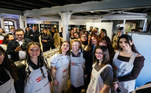 Başkan Tugay, Meslek Fabrikası’nda Güler Sabancı’yı ağırladı