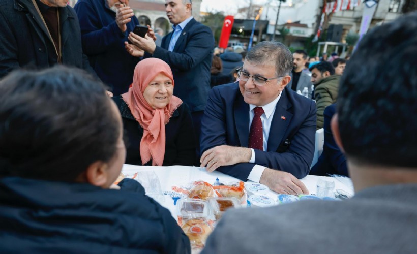 Başkan Tugay'dan iftar sofrasında dayanışma mesajı: Birlik olduktan sonra her şeyin üstesinden geliriz