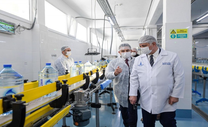 Başkan Tugay’dan Şaşal Su Fabrikası’na ziyaret