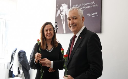 Başkan Türkmen'den 8 Mart kutlaması: Toplumun geleceği, kadının emeği ile güzelleşiyor