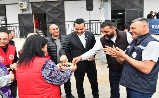 Başkan Yıldız, belediye personeliyle bayramlaştı