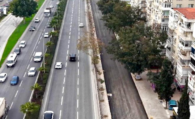 Bayraklı'da yol yenileme ve üst geçit çalışmaları sürüyor