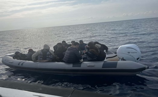 Bodrum'da 18 kaçak göçmen kurtarıldı; 1 organizatör şüphelisi gözaltına alındı