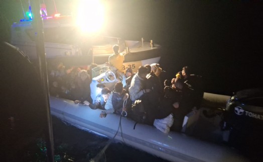 Bodrum’da 33 kaçak göçmen ile 1 göçmen kaçakçısı yakalandı