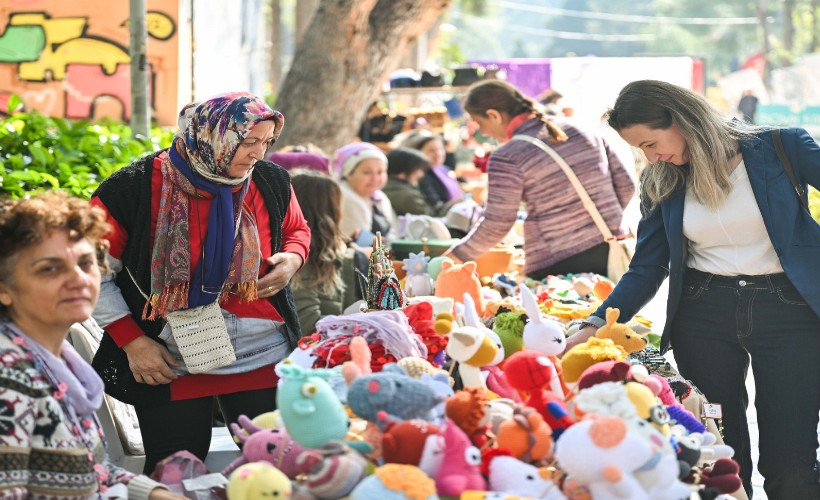 Bornova'da 8 Mart coşkusu: Hediyelik Eşya Günleri Büyükpark’ta başladı