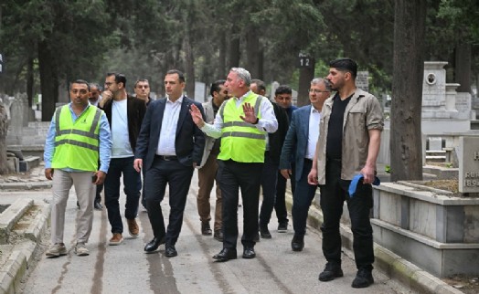 Bornova ve Büyükşehir'den ortak çalışma: Mezarlıklarda temizlik ve bakım yapıldı