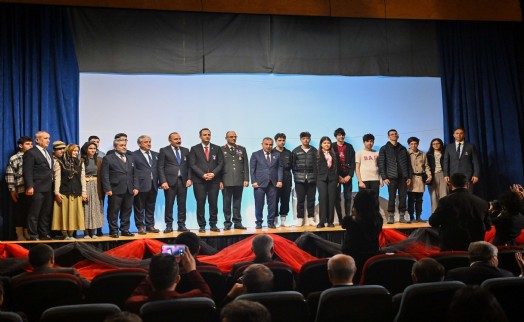 Bornova’da 18 Mart coşkusu ve şehitlere saygı