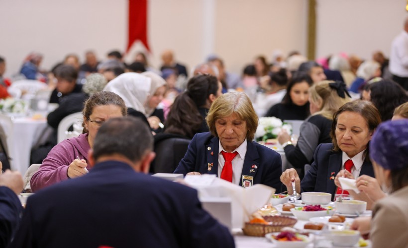 Buca'da şehit aileleri, gaziler ve yakınları için iftar yemeği