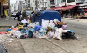 Buca'da işçilerin grevi çöp yığınlarına neden oldu!