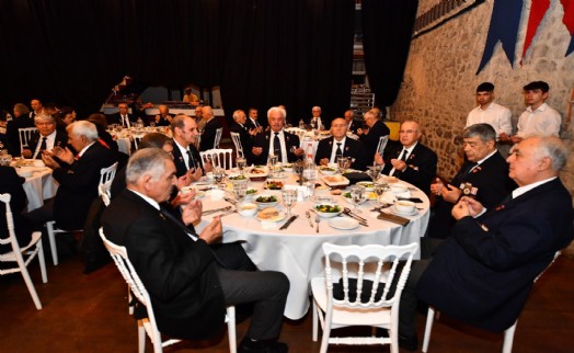 Büyükşehir şehit yakınları ve gaziler için iftar düzenledi