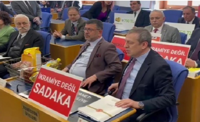 CHP'den TBMM'de 'ikramiye' protestosu: 'Bunları teyzeler terlikle kovalar!'