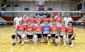 Celal Atik Spor Salonu’nda parke ısınıyor