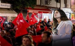 Çeşme demokrasi için yürüdü: Başkan Denizli'den dayanışma mesajları