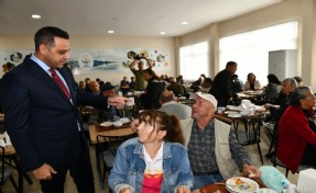Çiğli Belediyesi’nden mahallelerde iftar sofraları
