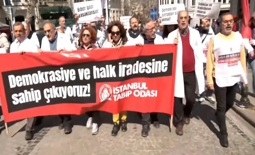 Doktorlar da sokağa çıktı: Demokrasiye ve halk iradesine sahip çıkıyoruz