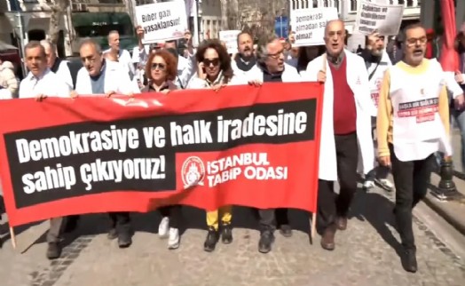 Doktorlar da sokağa çıktı: Demokrasiye ve halk iradesine sahip çıkıyoruz