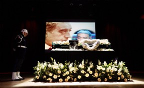 Edip Akbayram son yolculuğuna uğurlandı