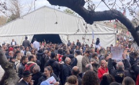 Ekrem İmamoğlu tutuklandı: Yurttaşlar Saraçhane'ye akın ediyor!