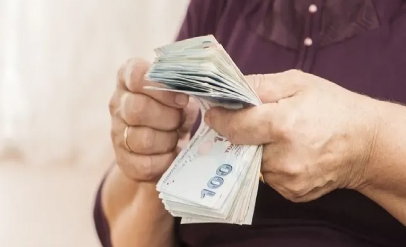 Emekliye 4 bin TL bayram ikramiyesi meclisten geçti