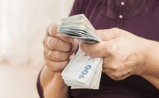 Emekliye 4 bin TL bayram ikramiyesi meclisten geçti