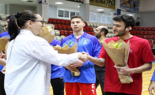 Erkek sporculardan kadınlara 8 Mart jesti