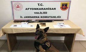 Evinde ve iş yerinde uyuşturucuyla yakalandı