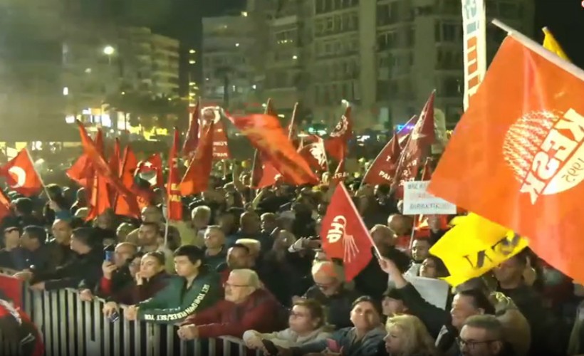 Gündoğdu'da 'Darbeye hayır' protestosu düzenledi