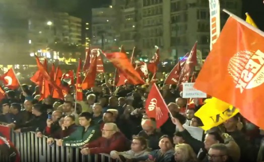 Gündoğdu'da 'Darbeye hayır' protestosu düzenledi