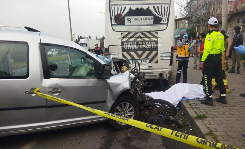 Hafif ticari araç ile motosiklet çarpıştı: 1 ölü, 1 yaralı