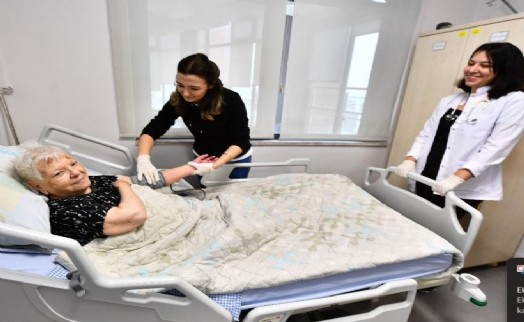 Huzurevi sakinleri mutlu çalışanlar gururlu
