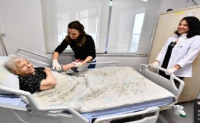 Huzurevi sakinleri mutlu çalışanlar gururlu