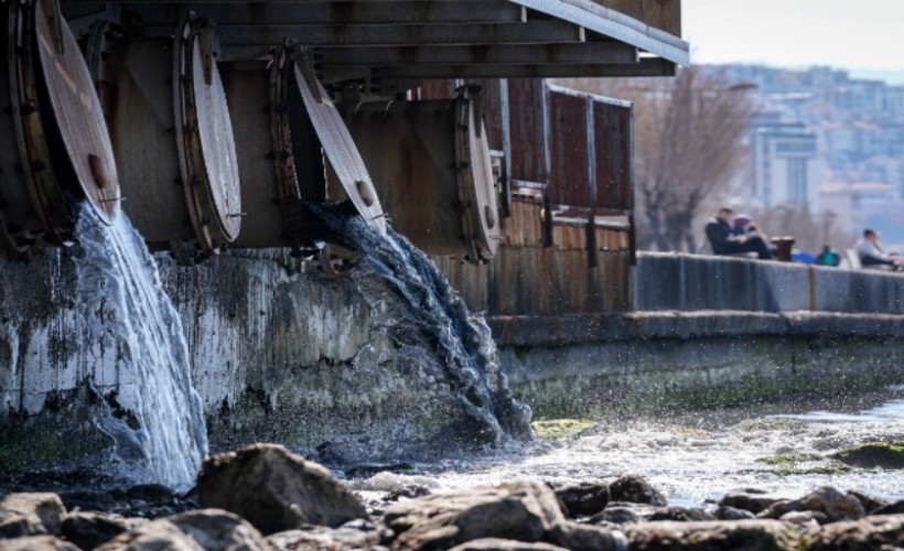Körfez görüntülerinin ardından bir açıklama da İZSU'dan: Yağmur suyu deşarj edildi