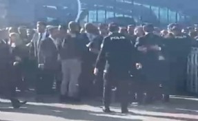 İmamoğlu karşılamasında CHP’li Sarıgül ile polis arasında arbede!
