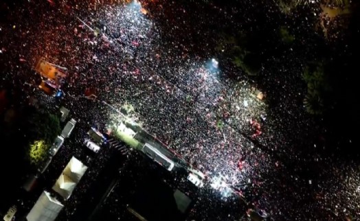 İmamoğlu'na destek büyüyor: Özgür Özel Saraçhane'de on binlere seslendi