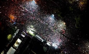 İmamoğlu'na destek büyüyor: Özgür Özel Saraçhane'de on binlere seslendi