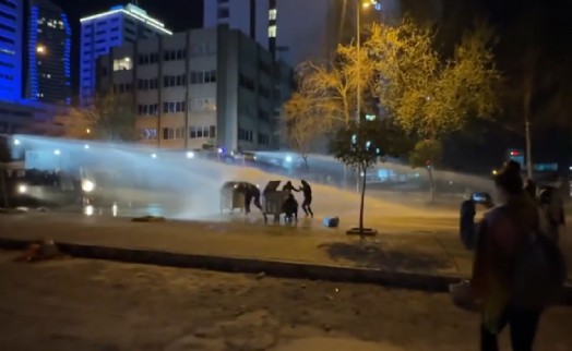 İmamoğlu protestoları: İzmir'de polis müdahalesi