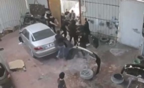 İş yeri sahibini dövüp kompresör makinesi aldılar