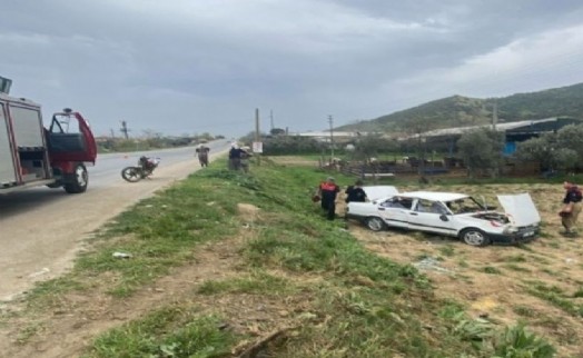 İzmir'de 2 otomobilin çarpıştığı kazada 5 kişi yaralandı