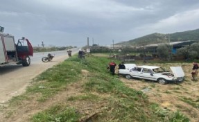 İzmir'de 2 otomobilin çarpıştığı kazada 5 kişi yaralandı